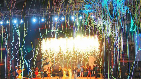 Des confettis biodégradables pour les fêtes, des canons, des confettis en papier, pour les mariages, pour les anniversaires des enfants.