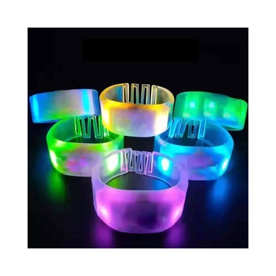 Fournitures de fête de festival de couleur changée bracelet LED pour l'événement Logo personnalisé Flash Up LED Bracelet