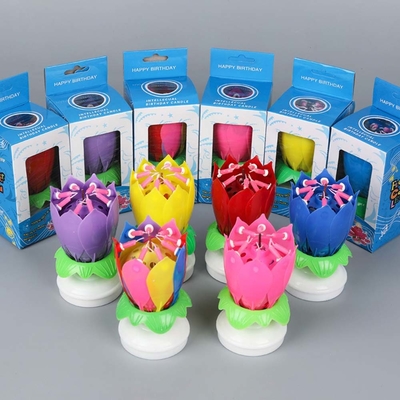 Des feux d'artifice en forme de fleurs multicolores Bougies de gâteau d'anniversaire en rotation Bougie de gâteau d'anniversaire musicale