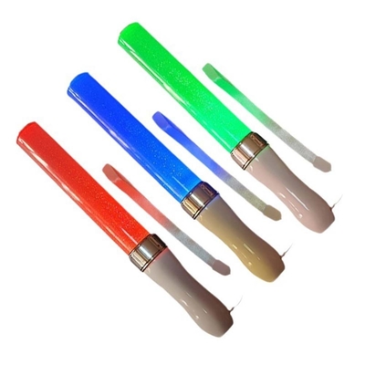L'acrylique Mini Led Stick avec commutateur rotatif Logo laser personnalisé Mini Glow Led Acrylique Stick Led Pen Light