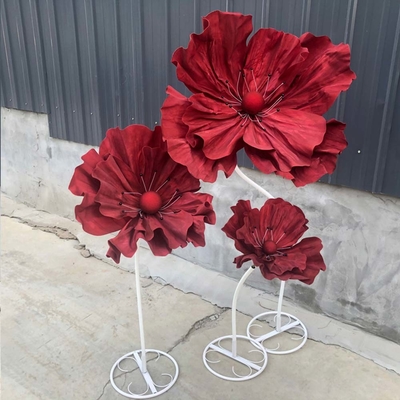 Ensemble de fleurs géantes rouges personnalisées en mousse PE pour l'affichage décoratif de la fête de mariage